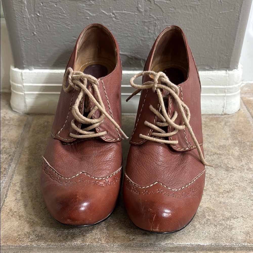 Fossil Brown Leather Heel with Brogue Design